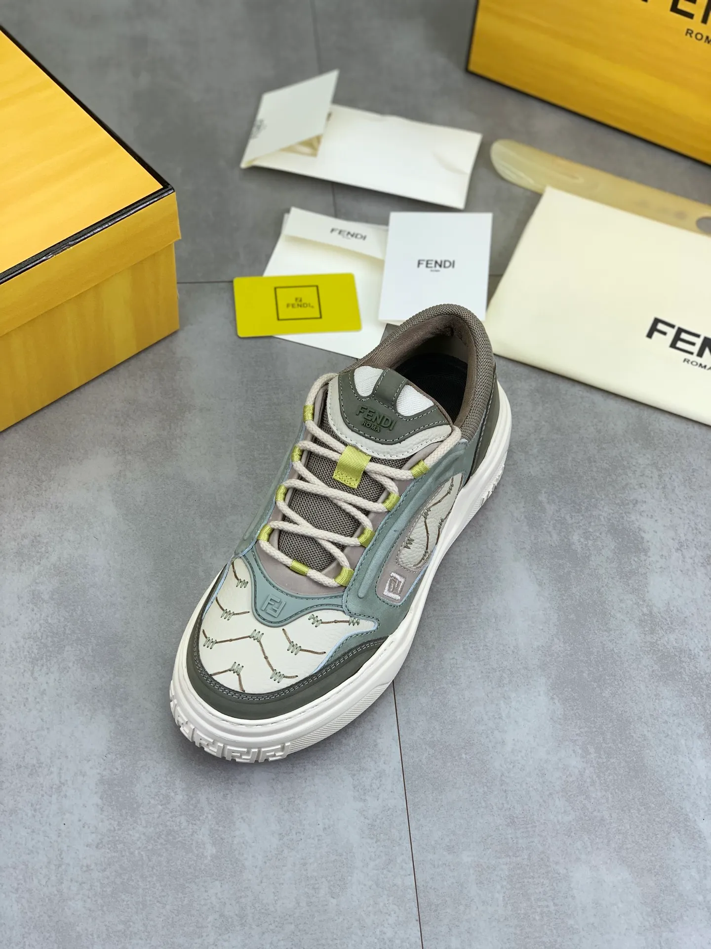Men's Men's Shoes 💰P800 New Style 💰💎💎💎Summer Hot Style [FENDI Fendi] Top Version 🆕New slip-on sneakers, wavy soles engraved with original words. Embossed Fendi Flow lettering on the heel. The upper is made of high-end calfskin and breathable materials. Original lining with tone-on-tone details decorated with innovative handcrafting techniques. Ultra-light and wear-resistant TPU and IP foam soles, overall lightweight and comfortable. Size:39-44 (38 45 can be customized)